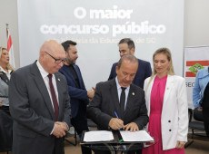 Governador Jorginho Mello assina edital