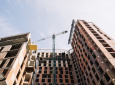 Setor de construção de edifícios perde 5,6% da receita líquida com custos regulatórios