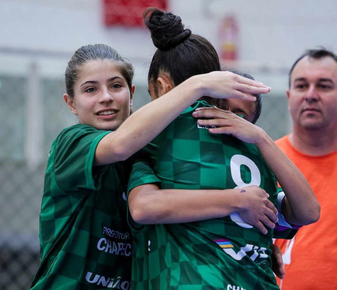 No dia 14 de setembro de 2024, o futsal catarinense alcançou um marco histórico ao conquistar os títulos do Campeonato Brasileiro de Futsal Escolar Sub-17 nas categorias masculina e feminina